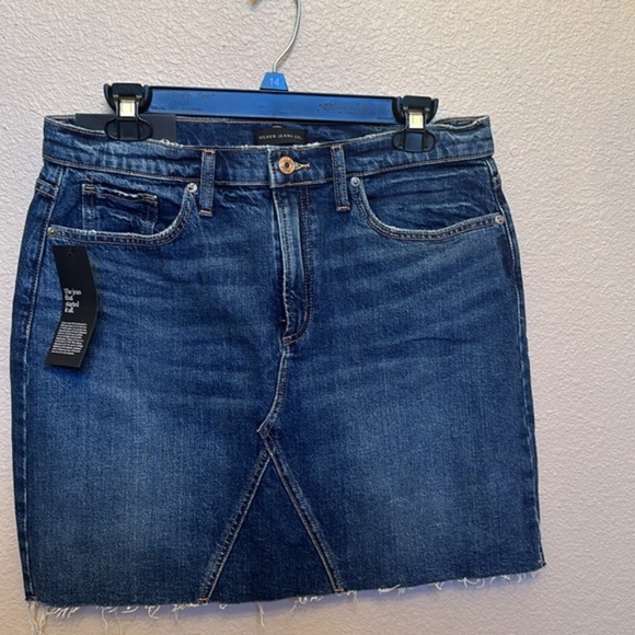 SILVER JEANS CO. Frisco Mini Denim Indigo Skirt high rise  frayed size 8 NEW - Picture 1 of 5